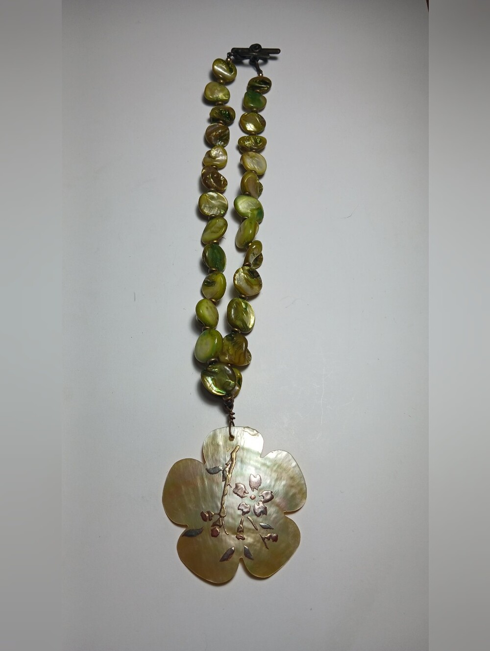 Green Mother-of-Pearl Floral Pendant Necklace